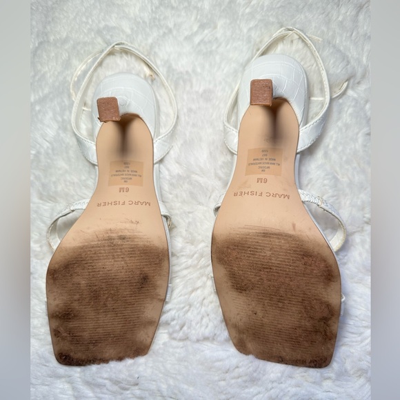 Marc Fisher Heel; size 6 - Picture 7 of 9